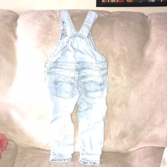 Cotton On KIDS size 2 light blue jean distressed overalls 💕 - Picture 4 of 7